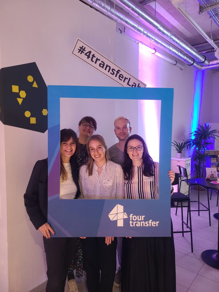 Gruppenfoto von Franziska Sieber, Dr. Katja Schaldach, Lydia Näke, Rico Blei und Juliane Gehmlich
